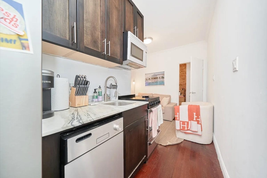 211 Ave A - Photo 3