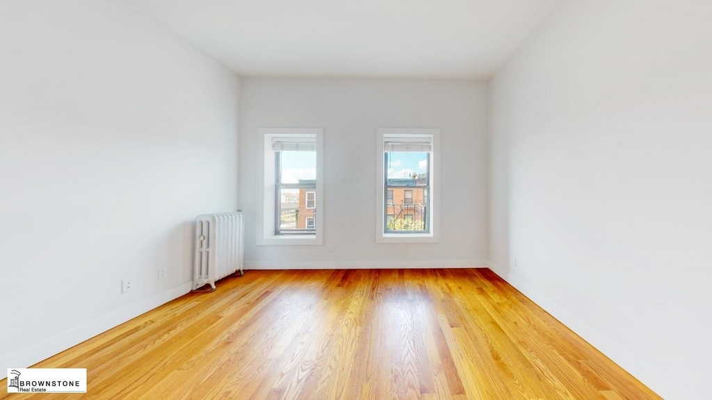 661 Henry Street - Photo 3