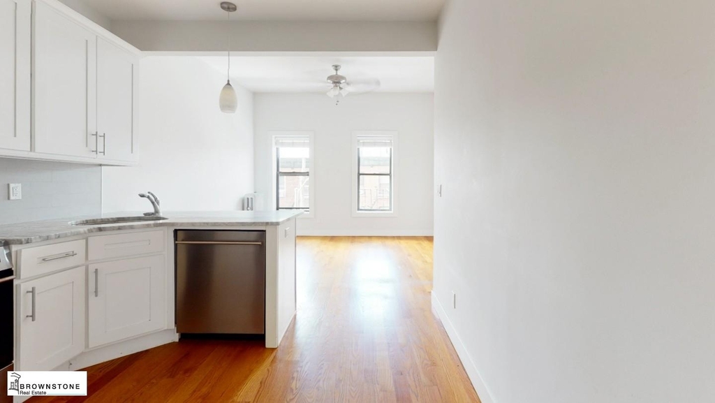 661 Henry Street - Photo 1