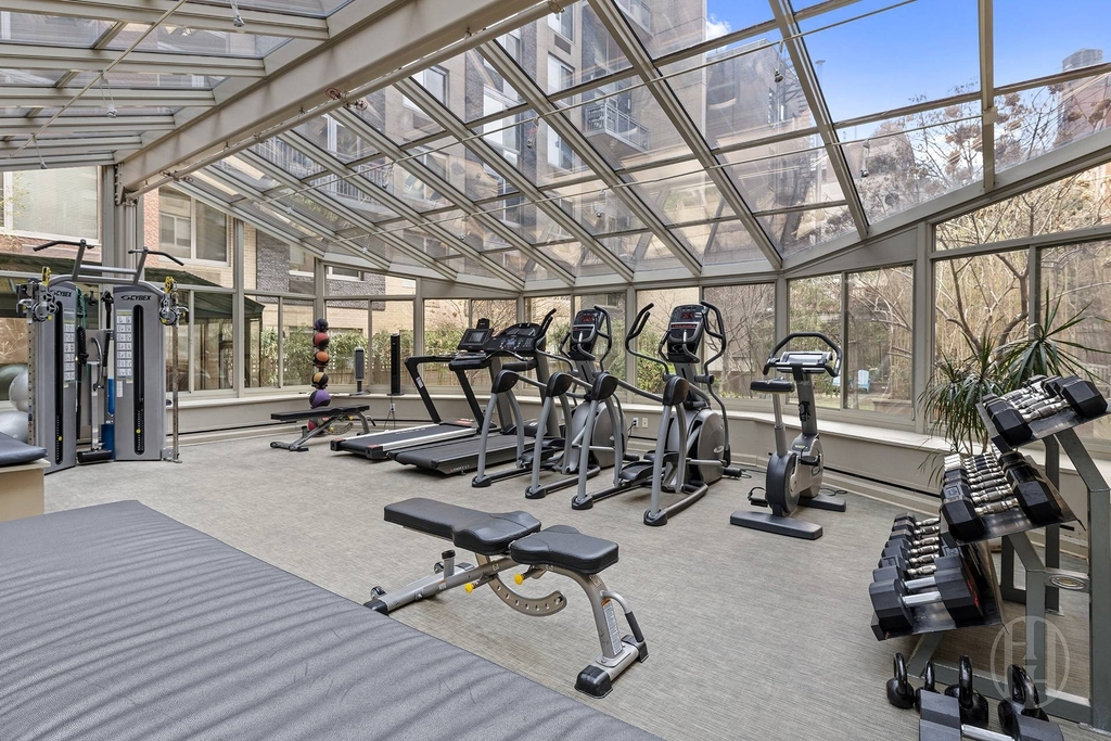 505 W 47th Street - Photo 5