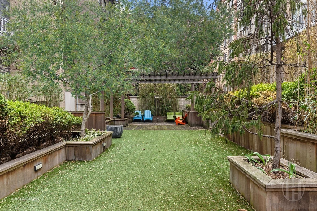 505 W 47th Street - Photo 6