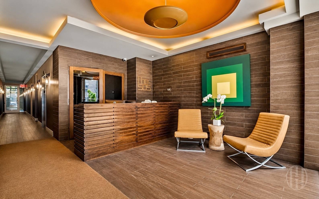 505 W 47th Street - Photo 8