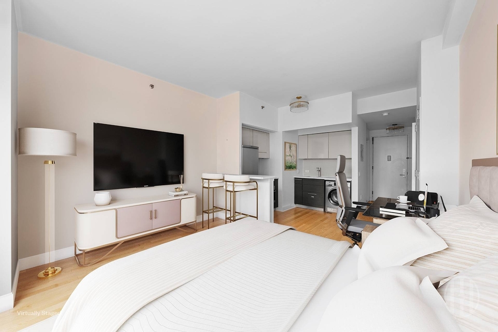 505 W 47th Street - Photo 1
