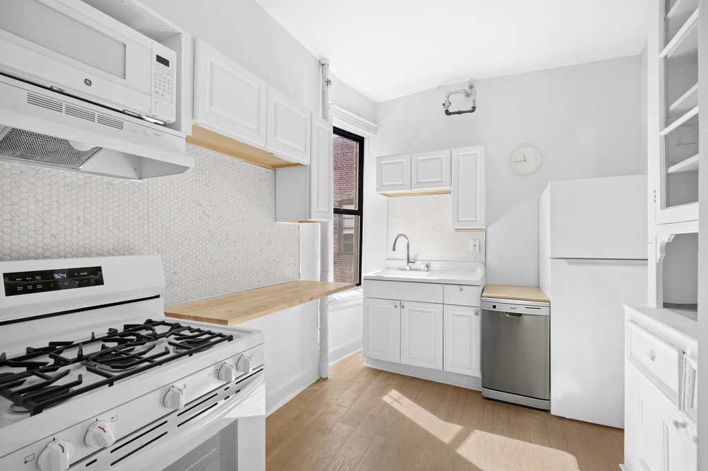 509 W 122nd Street - Photo 1