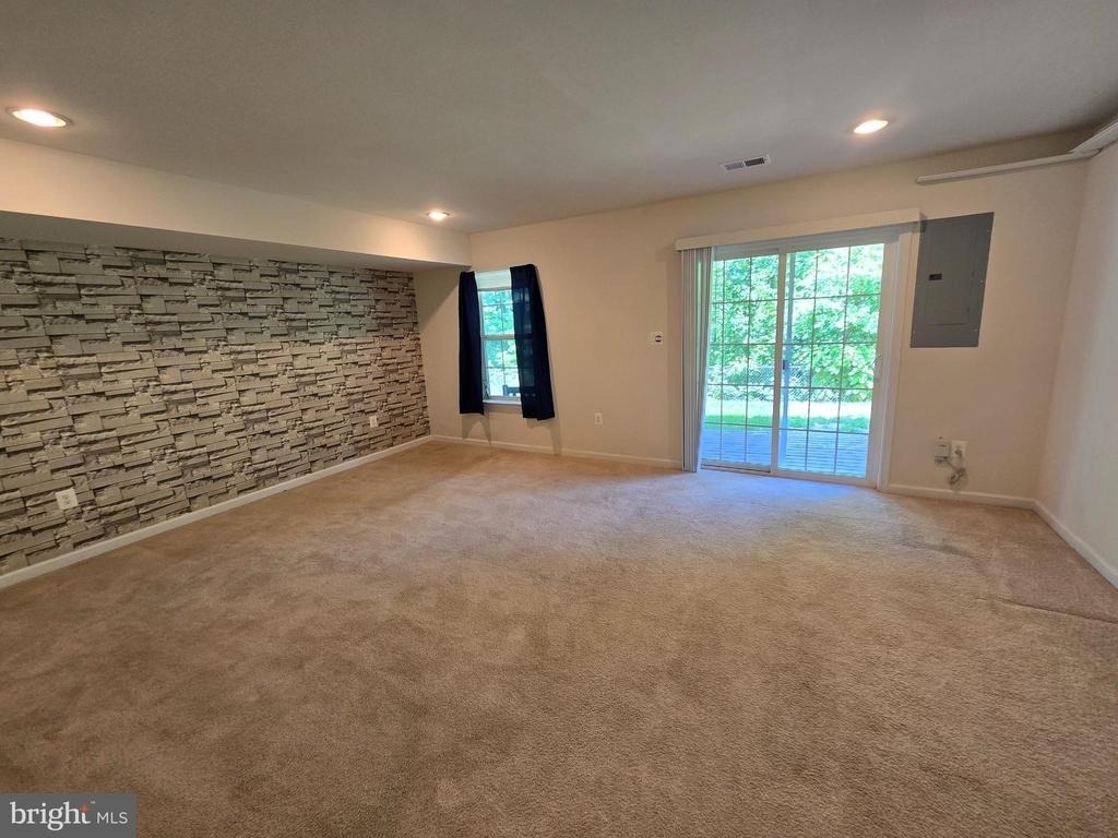 320 Tree Line Drive - Photo 3