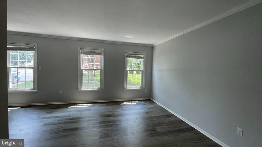 31 Ballantrae Court - Photo 10