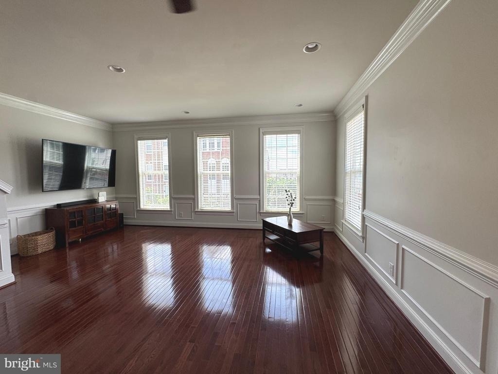 20625 Lister Terrace - Photo 3