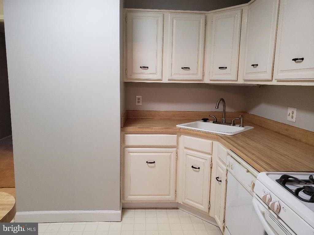 1434 Northgate Square - Photo 6