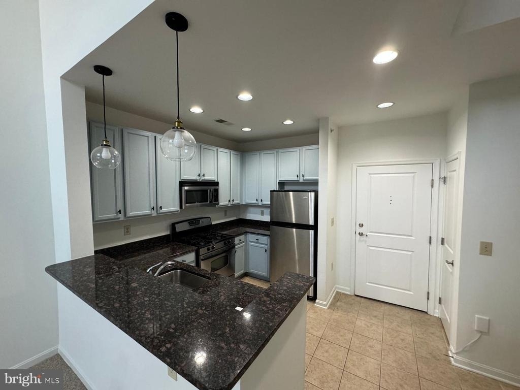 2665 Prosperity Avenue - Photo 3