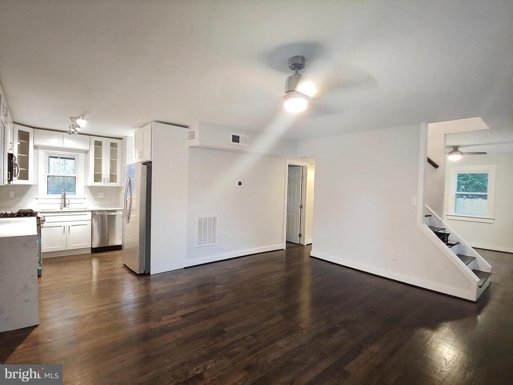 2510 Jamaica Drive - Photo 2