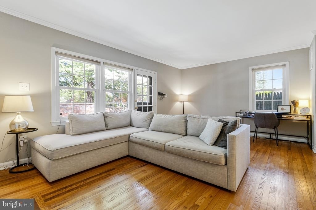6806 Melrose Drive - Photo 9