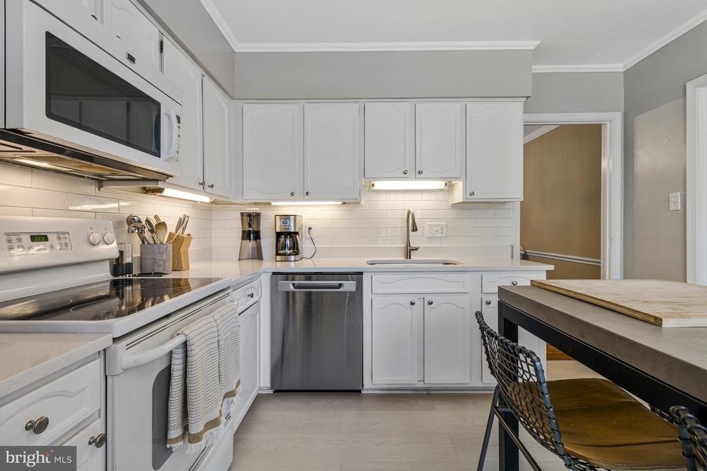 6806 Melrose Drive - Photo 4