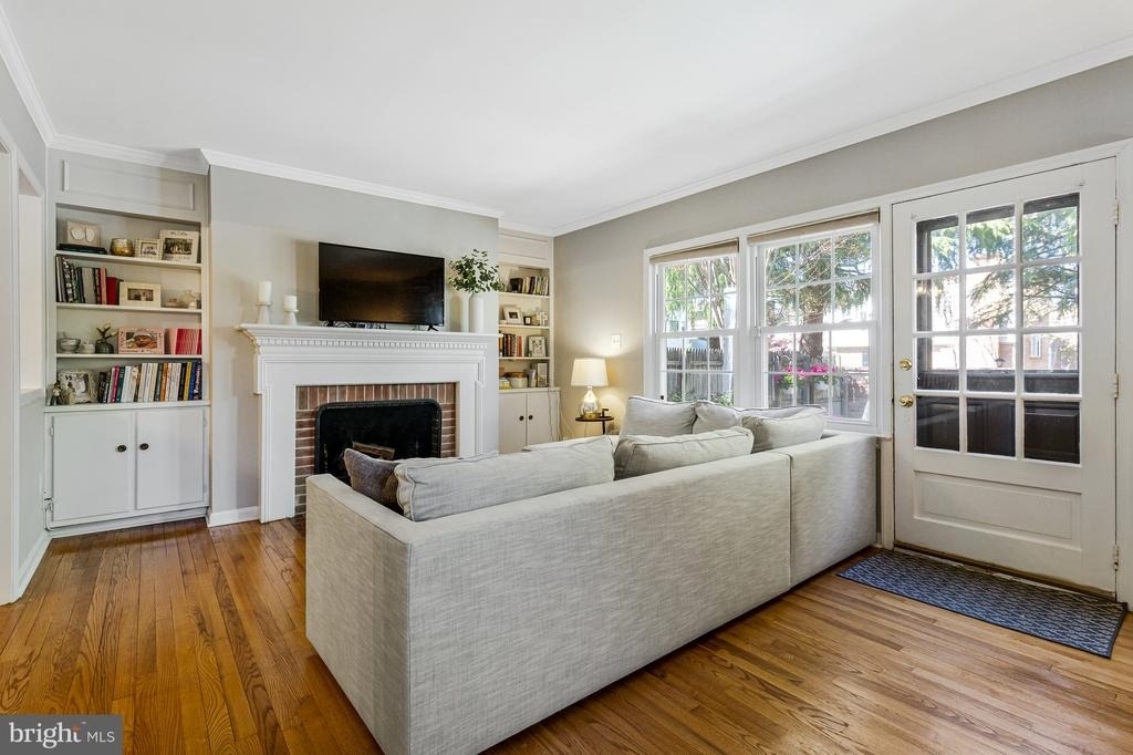 6806 Melrose Drive - Photo 7