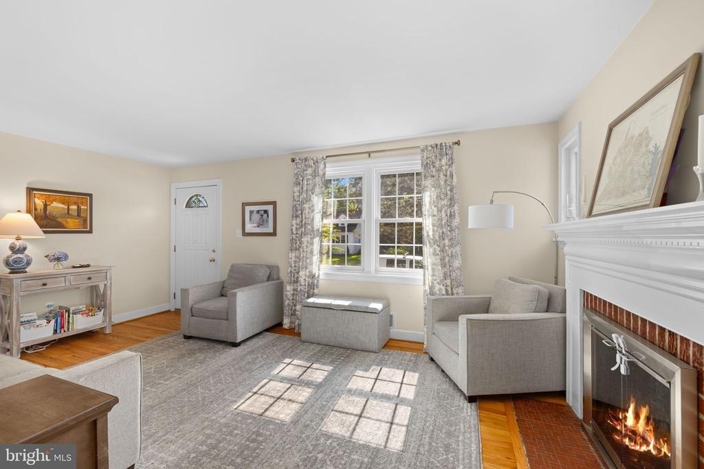 2929 Stuart Drive - Photo 3