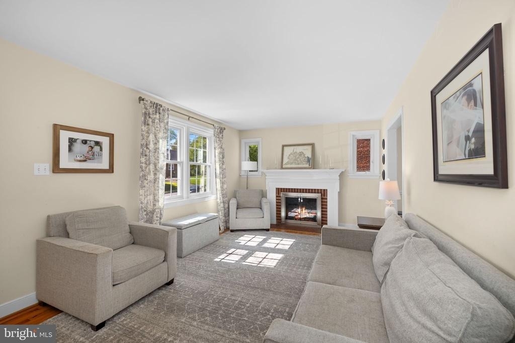2929 Stuart Drive - Photo 2