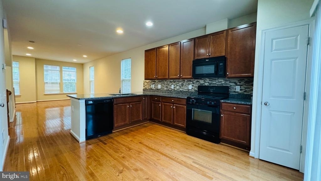 9430 Canonbury Square - Photo 5