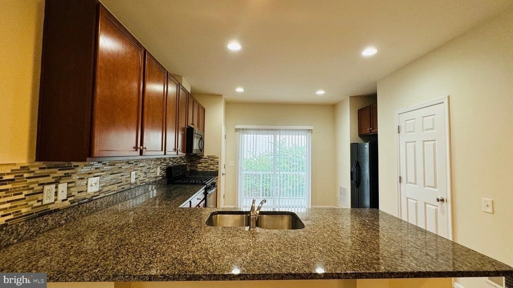 9430 Canonbury Square - Photo 4