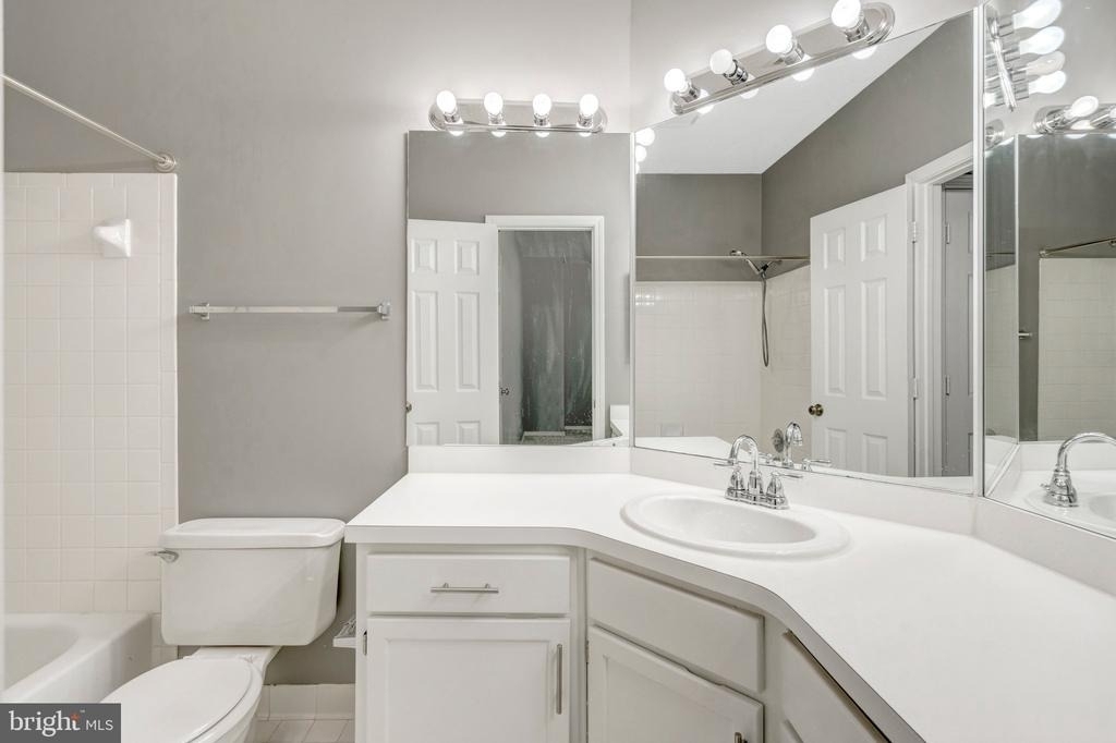 4413 Fair Stone Drive - Photo 5