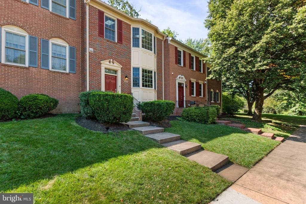 6860 Williamsburg Pond Court - Photo 2