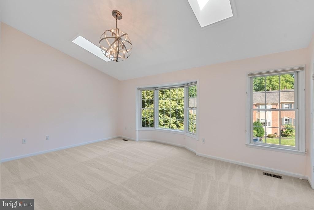 6860 Williamsburg Pond Court - Photo 21
