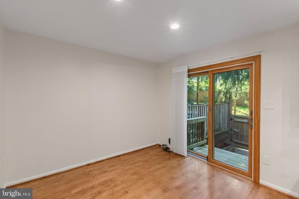 6860 Williamsburg Pond Court - Photo 17