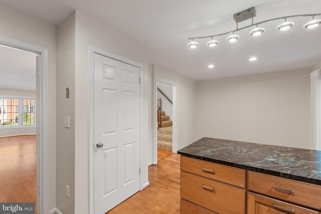 6860 Williamsburg Pond Court - Photo 15