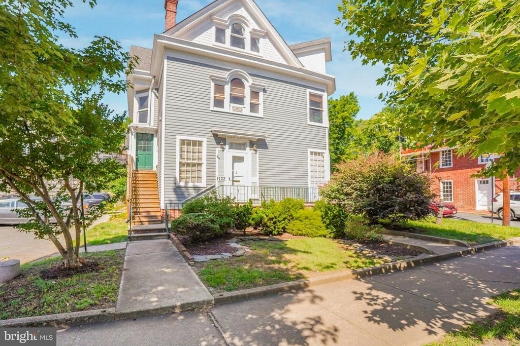 1122 Caroline Street - Photo 0