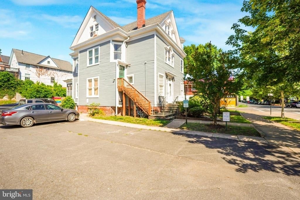 1122 Caroline Street - Photo 1