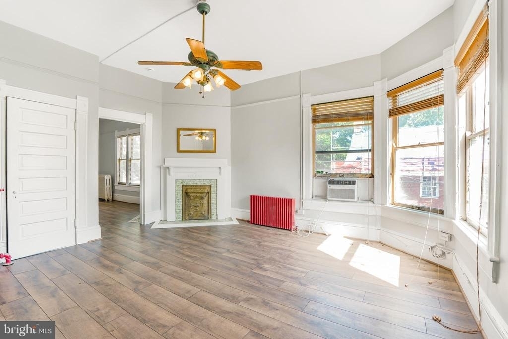 1122 Caroline Street - Photo 4