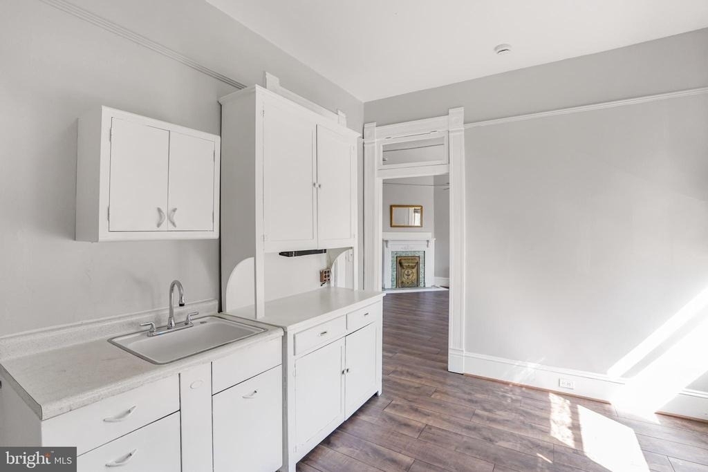 1122 Caroline Street - Photo 7