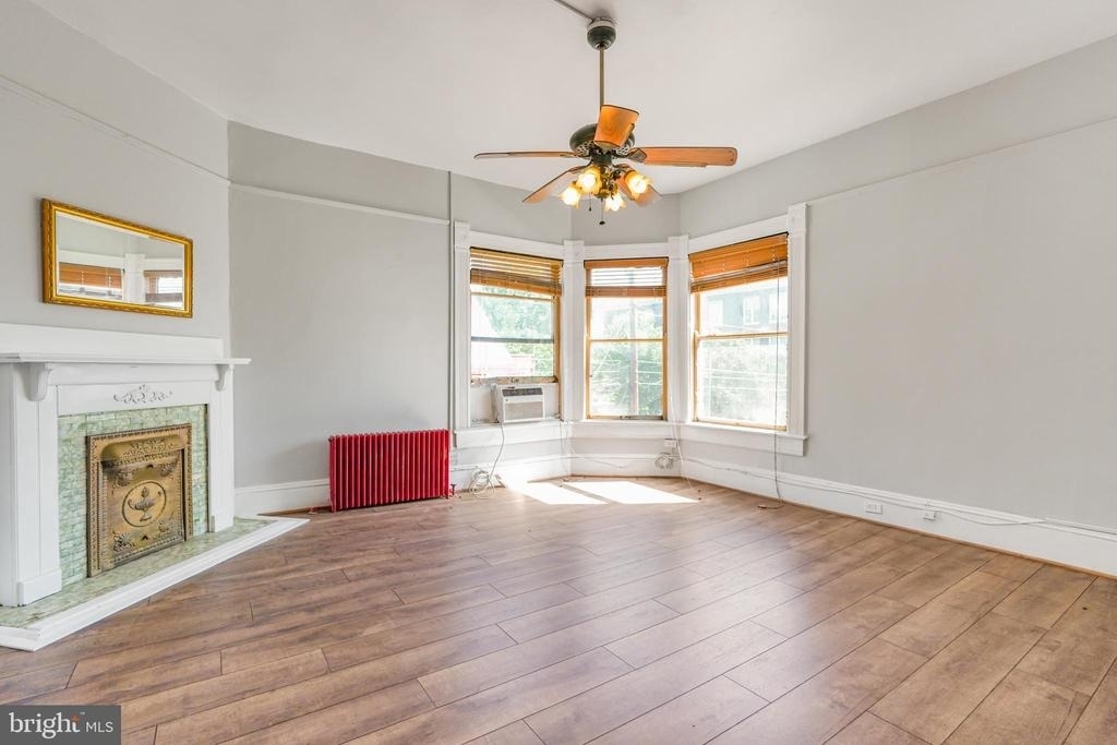 1122 Caroline Street - Photo 3