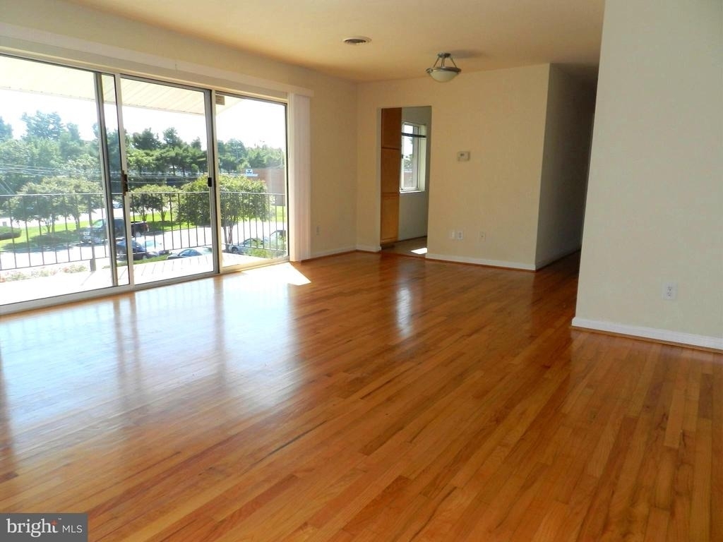 1805 William Street - Photo 2