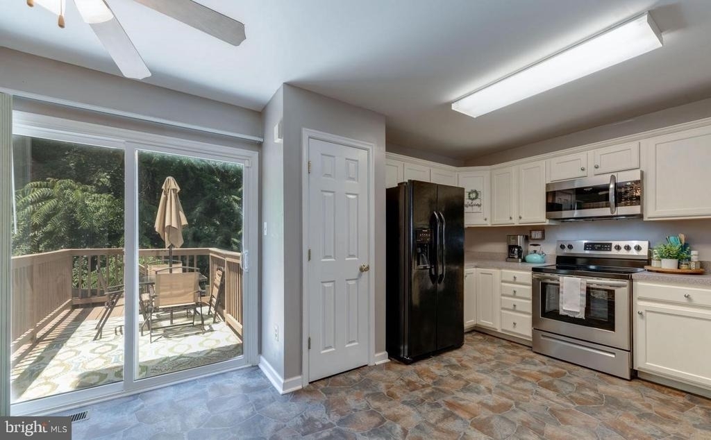 833 Gallows Court - Photo 3