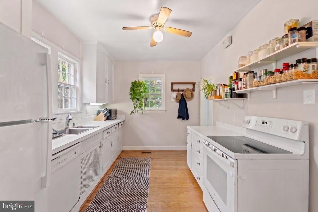 4501 18th Street N - Photo 8
