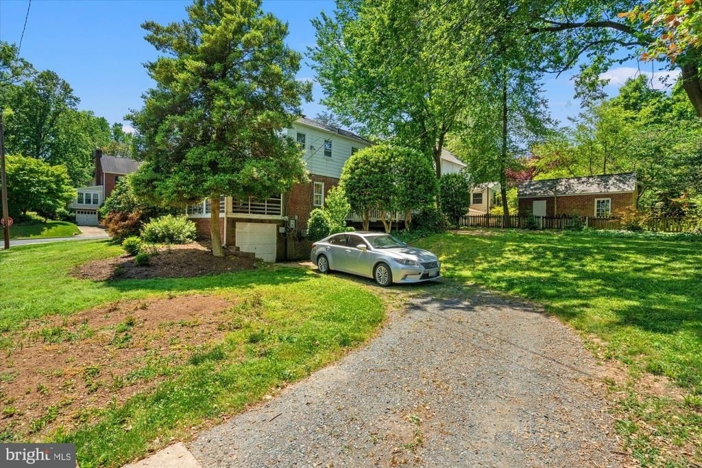 4501 18th Street N - Photo 3