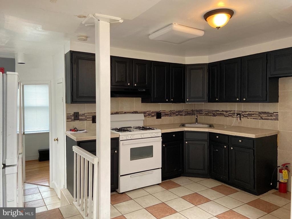 3711 Lancaster Avenue - Photo 2