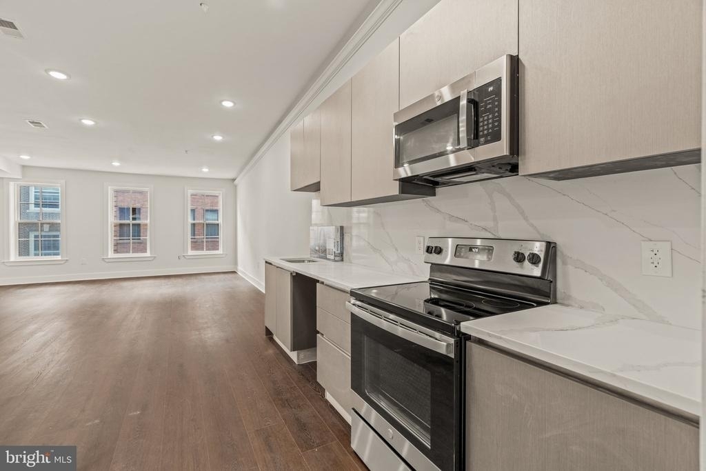 253 N 3rd Street - Photo 2