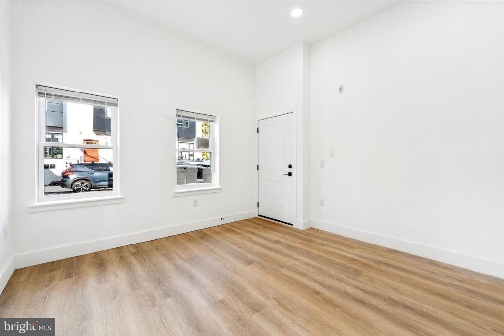 2424 W Thompson Street - Photo 8