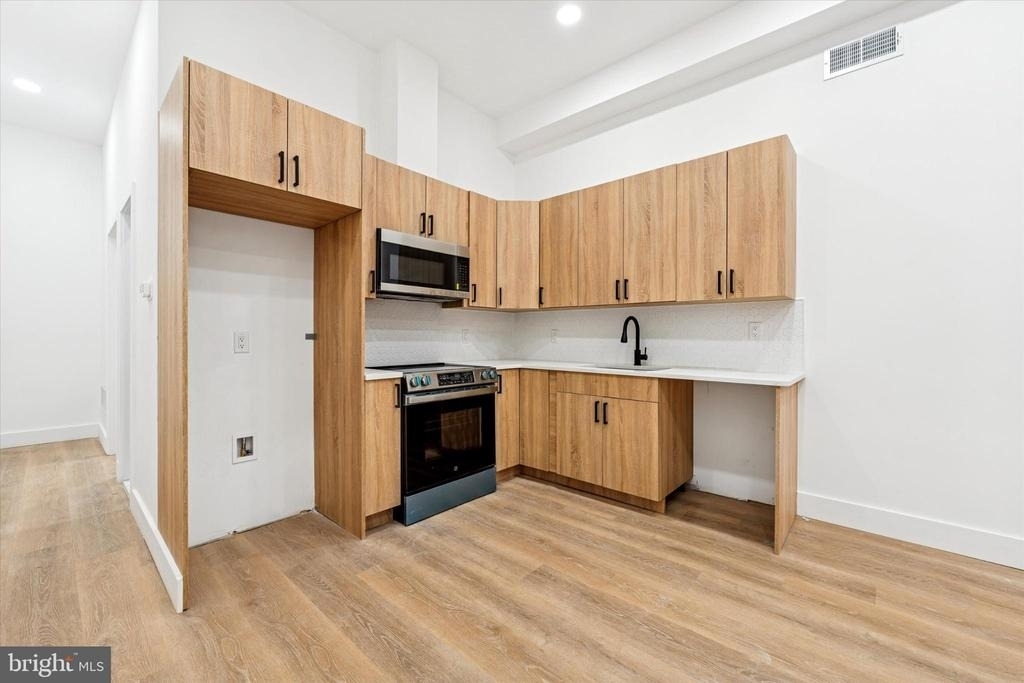 2424 W Thompson Street - Photo 3