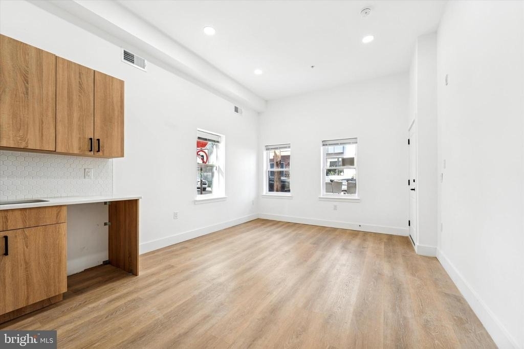 2424 W Thompson Street - Photo 5