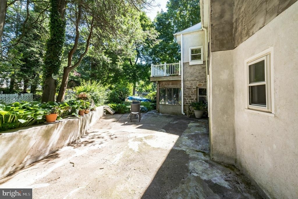 800 E Cathedral Road - Photo 24