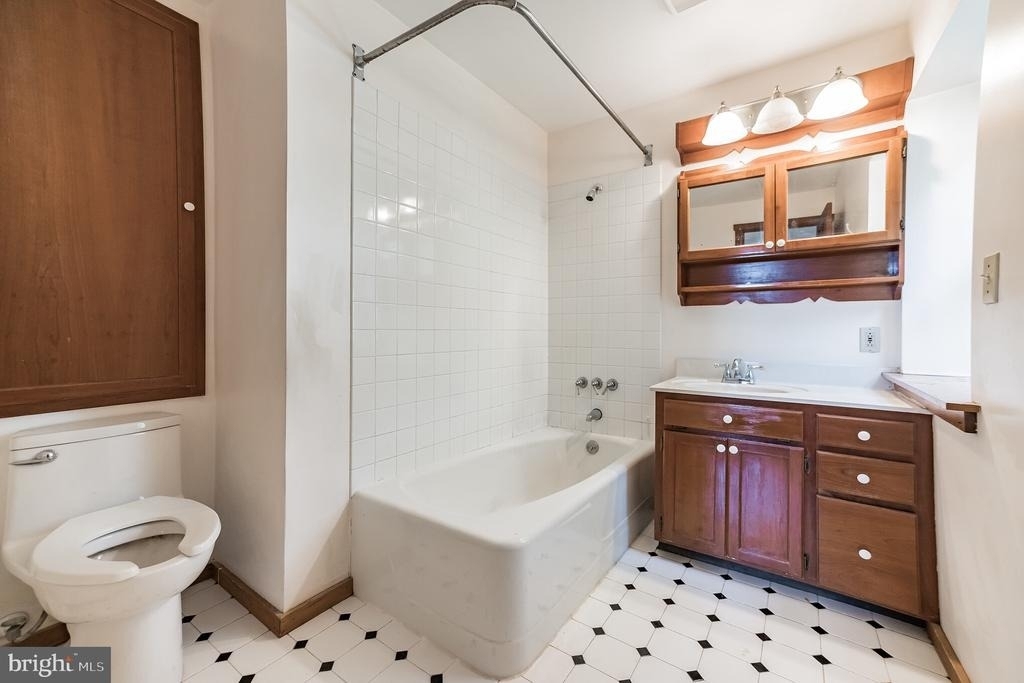 800 E Cathedral Road - Photo 19
