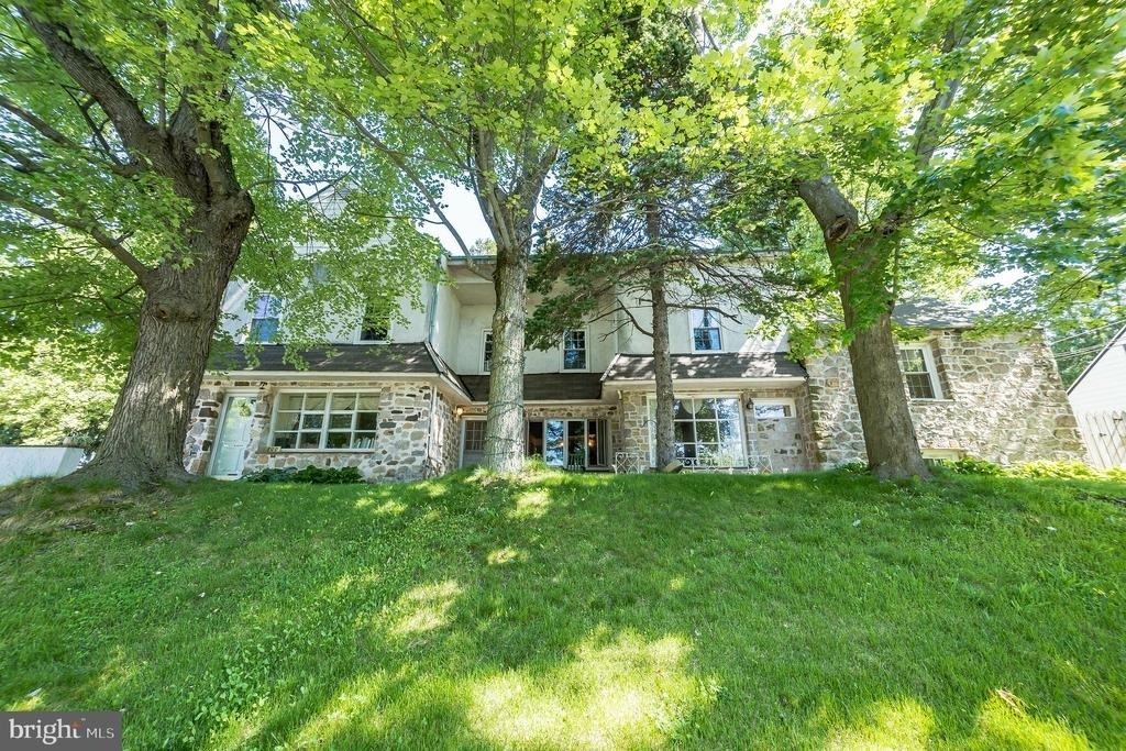 800 E Cathedral Road - Photo 1