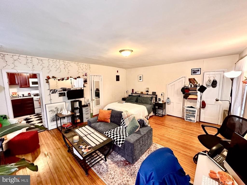 243 W Rittenhouse Street - Photo 1