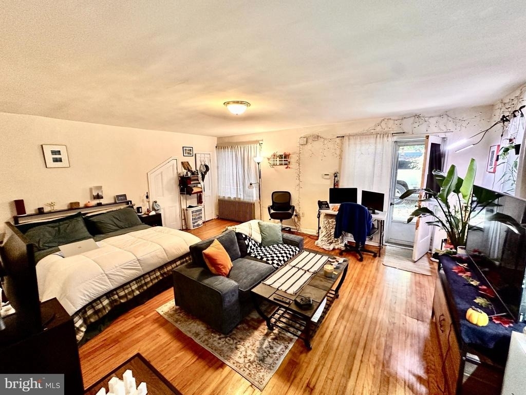 243 W Rittenhouse Street - Photo 0