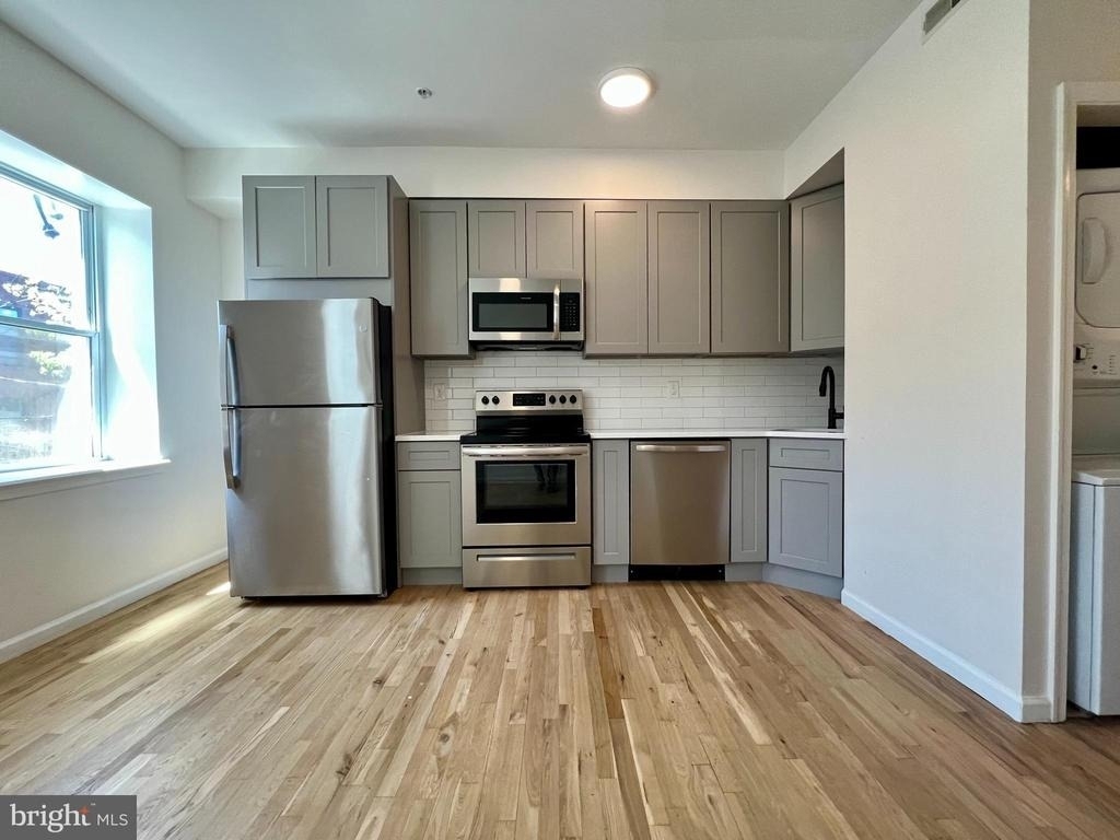 2131 W Master Street - Photo 2