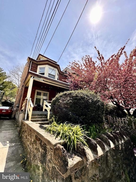 331 Lyceum Avenue - Photo 0