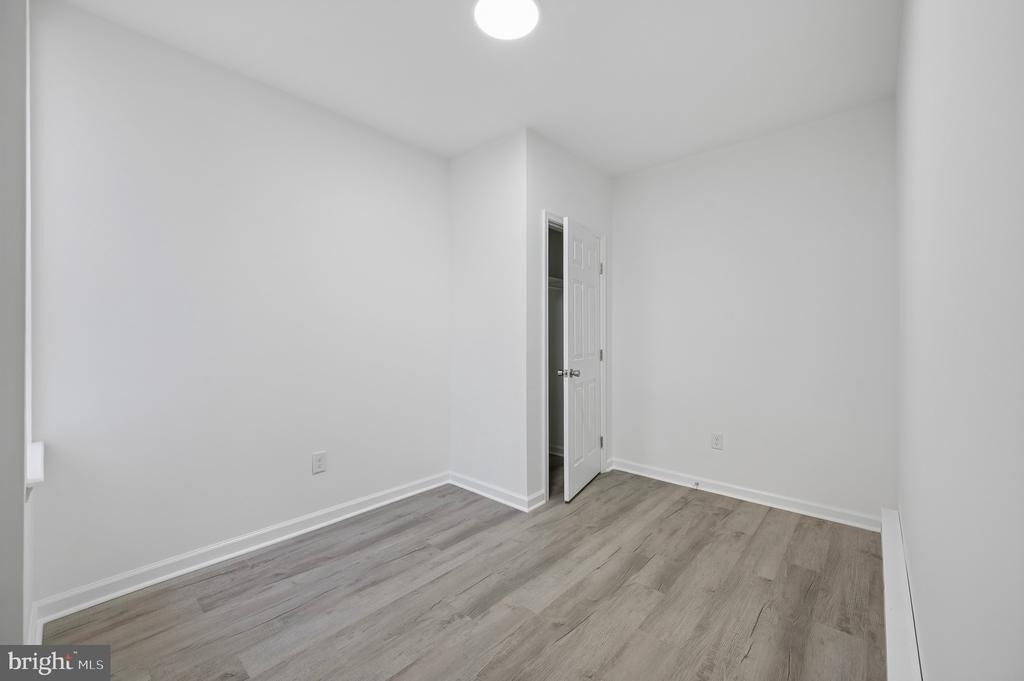247 W Berkley Street - Photo 0