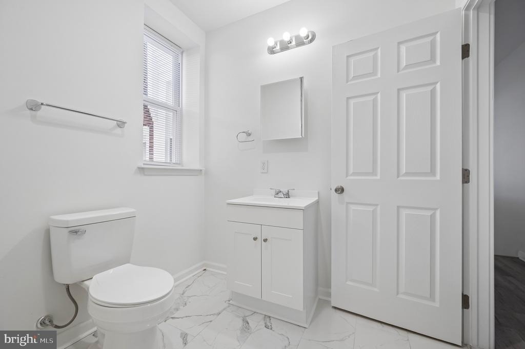 247 W Berkley Street - Photo 11