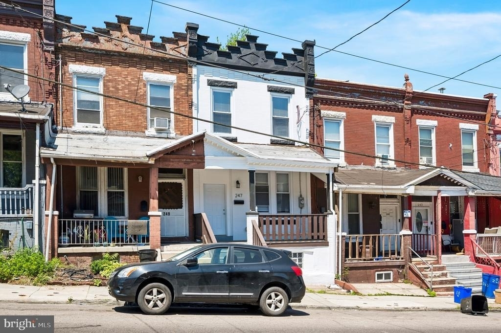 247 W Berkley Street - Photo 13